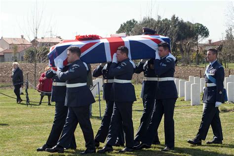 Pictures York War Hero Given Full Military Funeral 74 Free Download