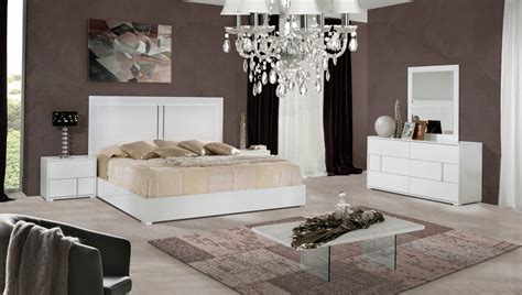 Free shipping on orders over $35. Modrest Nicla Italian Modern White Bedroom Set