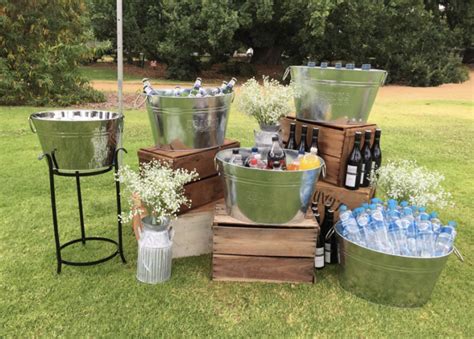 Follow these top 10 graduation party dos and don'ts for throwing the rad grad party your student deserves. 15 Awesome Outdoor Graduation Party Ideas - Oh My Creative