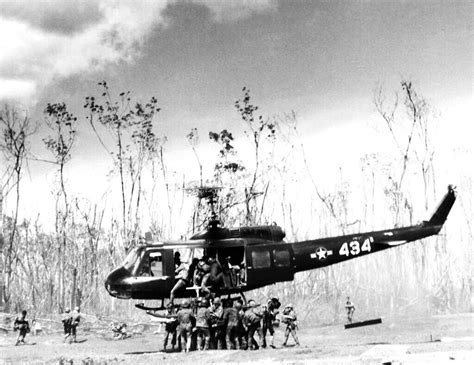 Vietnam War 1972 An LỘc Mùa Hè đỏ Lửa Wouned South Vietn Flickr
