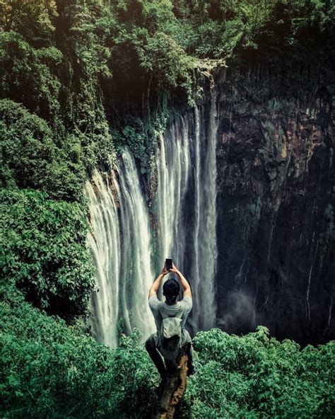 7 Potret Keindahan Air Terjun Tumpak Sewu Yang Instagramable