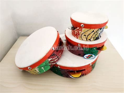 Bingkai berbentuk lingkaran terbuat dari kayu yang dibubut, dengan salah satu sisi untuk ditepuk berlapis kulit kambing. Distributor Alat Musik Tradisional Rebana Nusa Tenggara Barat