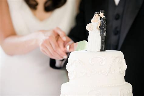 7 Wedding Cake Traditions And Their Meanings