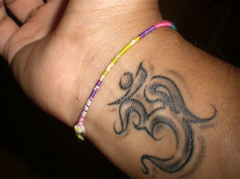 A great tattoo design idea for those looking for something not so announcing. 46 Om Tattoo On Wrists