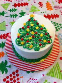 Xmas square cake fondant ideas : Swirly Christmas Tree cake - Swirly Christmas tree buttercream design with fondant stars and ...
