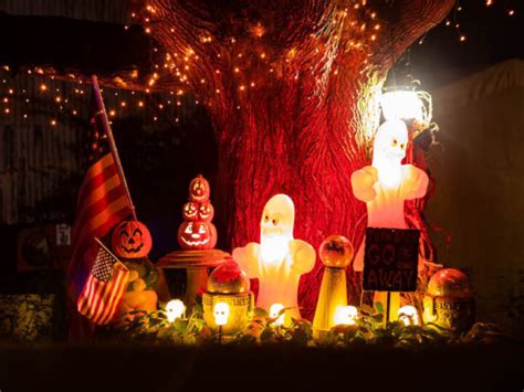 Easy Halloween Lighting Ideas For A Spooky Yard Marcie In Mommyland