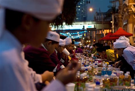 10 Photos Show The Unifying Power Of Ramadan For Muslims Around The