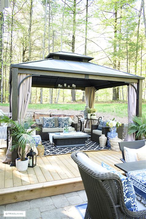 How To Make Your Outdoor Living Space Warm And Weling