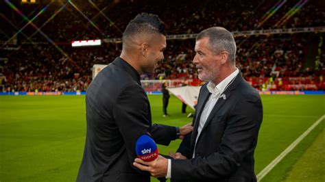 Casemiro Has Warm Embrace With Roy Keane As Manchester United Unveil