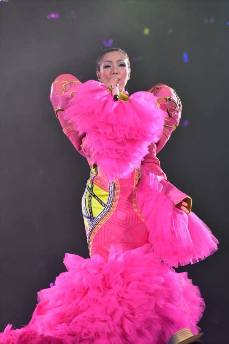 sammi cheng bares her heart and toned butt cheeks in first concert tour after andy hui s affair