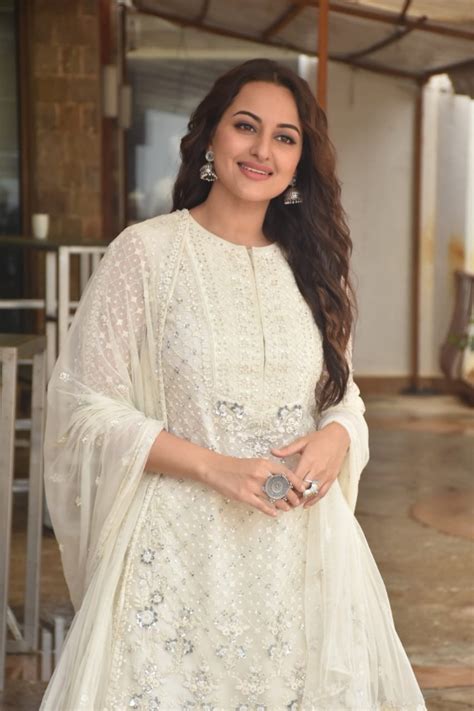 Sonakshi Sinha Spotted Promoting Her Film Khandaani Shafakhana