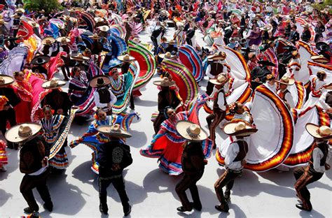 En Images Au Mexique Un Record De Danseurs Folkloriques Sur La