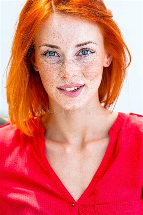 Pin By Maria Eugenia Mayobre On Mujeres Pelirrojas Red Hair Freckles Red Haired Beauty