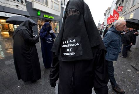 I24news Problems Already Arise As New Face Veil Ban In The Netherlands Goes Into Effect