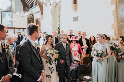 Secrets Of Involving Guests At A Wedding Ceremony The Celebrant Directory