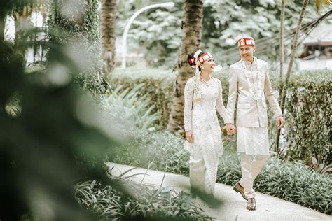 Mirip seperti bukit moko yang juga berada di bandung, dari atas tebing keraton ini, kamu dapat menikmati pemandangan yang menakjubkan. Foto Studio Pengantin Sunda Indoor / 17 Tempat Prewedding Di Bandung Indoor Out Harga Budget ...