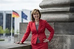 Petra Hinz (SPD) als Delegierte für die SPD-Essen beim Parteikonvent ...