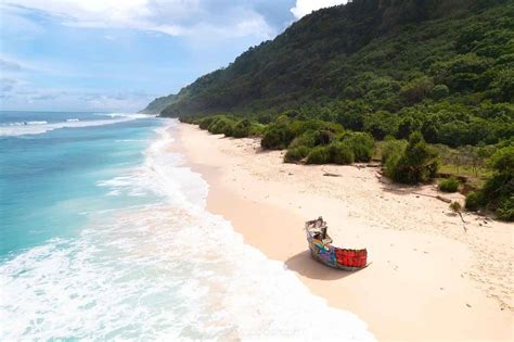 NUNGGALAN BEACH IN ULUWATU (2022) - Ultimate Guide