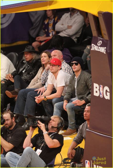 Zac Efron Instant Camera At Lakers Game Photo 629043 Photo Gallery