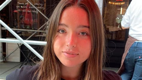 Kelly Ripas 19 Year Old Daughter Stuns In New Instagram Selfie The Blast