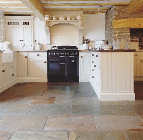 Tiles To Create A Timeless Country Style Slate Floor Kitchen Grey Kitchen Tiles Farmhouse Chic
