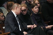 Putins Tochter - Zehn Minuten Nach Impfung Tochter Von Putin Stemmt 240 ...