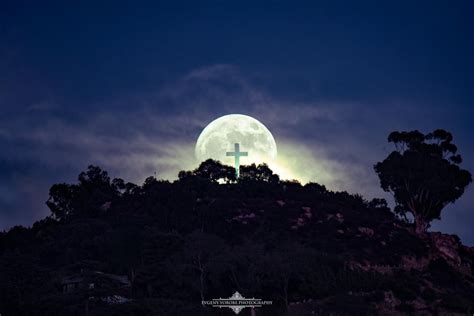 Spooky Moonrise Behind Mount Helix Last Night 🎃 Sandiegophotography