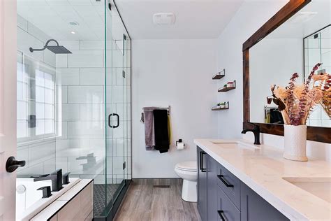 Heres How To Make A Small Bathroom Look Bigger