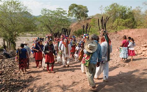 La muuchatena o la fiesta de los san juanitos, es una celebración en la costa central de nayarit con la que el pueblo conmemora este sitio sagrado. La Muuchatena, la Fiesta de los sanjuanitos | México Desconocido