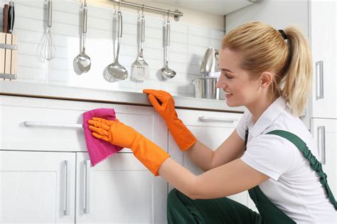7 Simple Kitchen Cleaning Tips For Homeowners