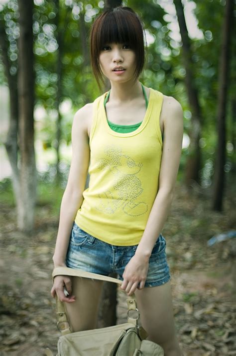 Girl Pretty Free Stock Photo A Beautiful Chinese Girl Posing In The