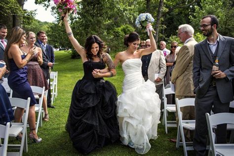 22 Hochzeitsbilder Zeigen Wie Wunderschön Gleichgeschlechtliche Liebe Ist Lesbische Hochzeit