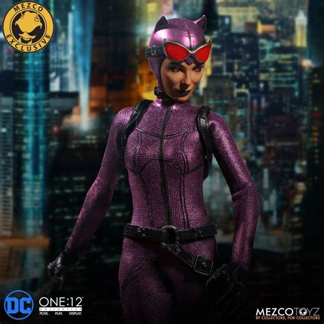 Mezco Toyz One12 Collective Catwoman Purple Suit Variant Purple