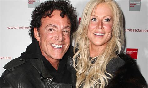 Journey S Neal Schon And Real Housewife Michaele Salahi Announce Their Engagement Daily Mail