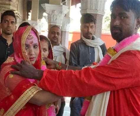 हिंदू लड़के के प्‍यार में पागल हुई मुस्लिम लड़की झारखंड से भागकर बिहार में मंदिर में शादी रचाई