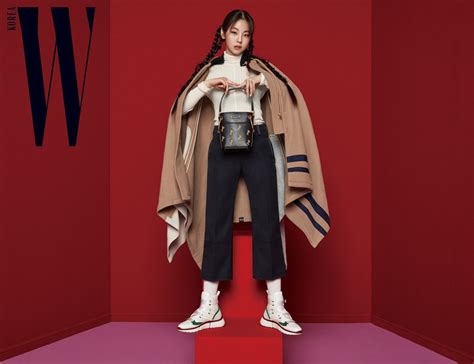 안소희의 패션 필름 Vol2 끌로에 로이 버킷 백 더블유 코리아 W Korea 패션 스타일 패션 사설 패션