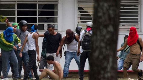 Des Vénézuéliens Posent Nus Sur Twitter Contre Les Violences Policières