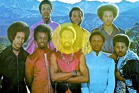 Earth, wind & fire is an american r&b band formed in chicago, illinois, in 1969 and led by founder maurice white. Maurice White, Co-Founder of Earth, Wind & Fire, Dies