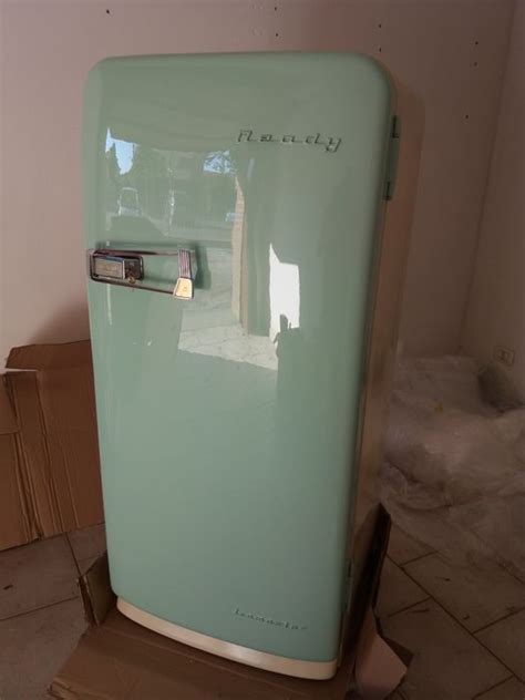 This is a secondary fridge, and i'm planning on replacing it with a $500 ge fridge current. 1950s curved fridge, Vintage Ready series - Catawiki