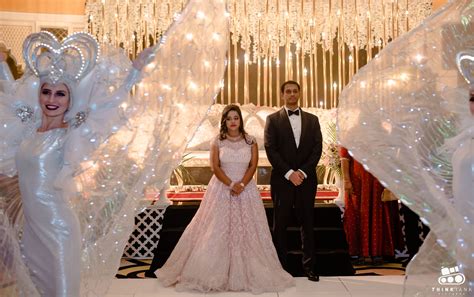 Couple Entry At Burj Al Arab Dubai Wedding Dresses Vintage Wedding