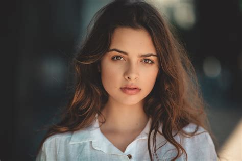 Hintergrundbilder Frau Brünette Lange Haare Braune Augen Porträt Gesicht Bokeh Weißes