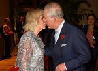 Il principe Carlo e Camilla, le foto di un bacio in pubblico