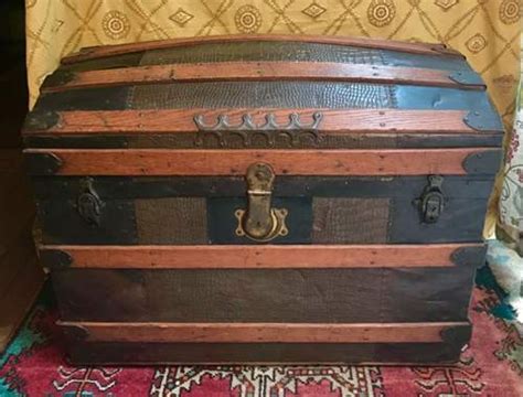 Antique Trunks Identification And Value Guide 2022