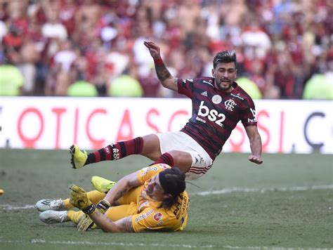 Ver el evento de serie a brasil: Flamengo goleia Corinthians e mantém folga na liderança ...