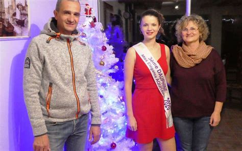 Boeil Bezing Solène A été élue Troisième Dauphine De Miss Elégance Aquitaine La République