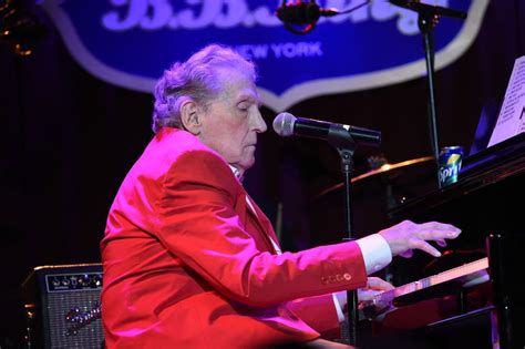 Did Jerry Lee Lewis Set His Pianos On Fire Onstage