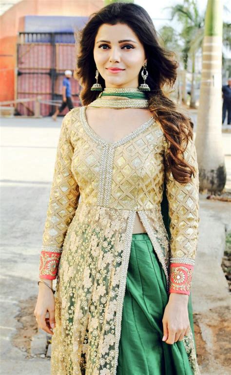 Rubina dilaik journey why rahul n jasmin don't like her audiance reaction by fifafooz anchor. Rubina Dilaik Family, Husband, Age, Father, Mother, Sister ...