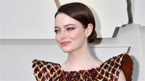 Best short haircuts for 2019. Emma Stone Wore This $90 Makeup Primer as Highlighter for ...