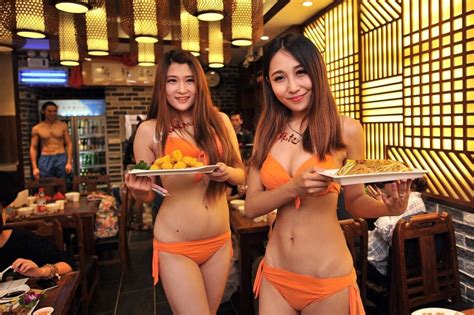 Step Aside Hooters This Bikini Restaurant In China Has One Upped You