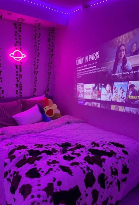 𝐋𝐎𝐕𝐄 𝐀𝐍𝐃 𝐁𝐀𝐒𝐊𝐄𝐓𝐁𝐀𝐋𝐋 ᵕ̈ 1 in 2021 neon room neon bedroom room design bedroom